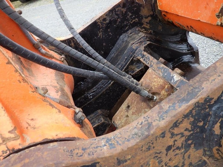 2015-hitachi-zx350lc-6n-image-10