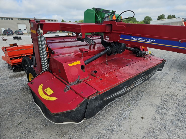2018-new-holland-310-image-3