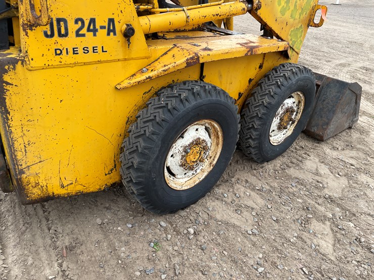 2007-deere-24a-image-6