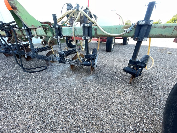 #9020-•-custom-4-row-liquid-fertilizer-applicator-w/pup-tank-image-6