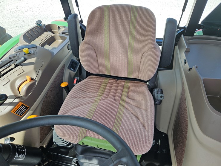 2014-john-deere-6115d-image-17