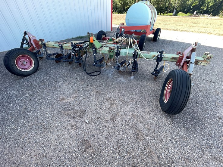 #9020-•-custom-4-row-liquid-fertilizer-applicator-w/pup-tank-image-2