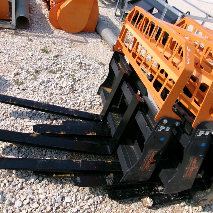 LAND HONOR 42" PALLET FORKS F/ SKID STEER