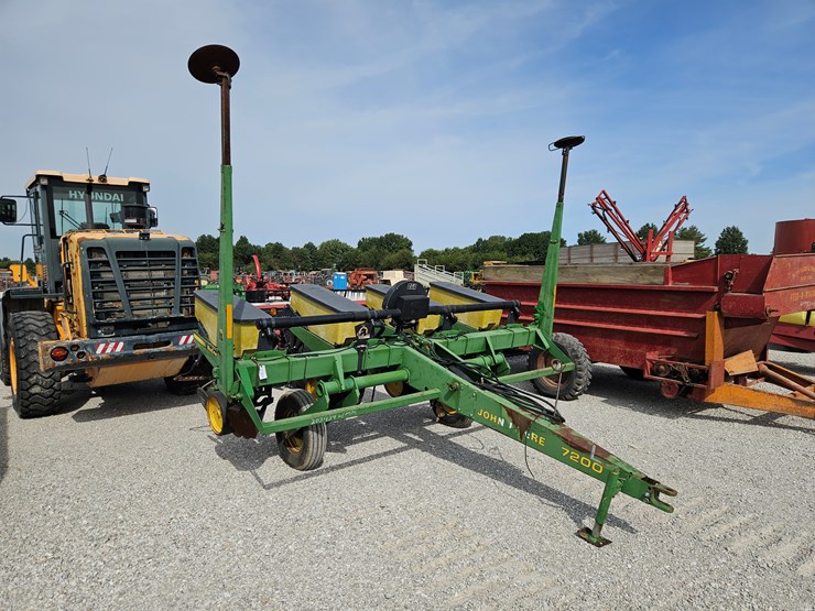 john-deere-7200-image-1