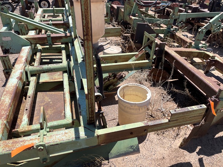 #9044-•-darbyshire-3-pt,-4-unit-bedding-unit-w/8-row-seed-units-image-21