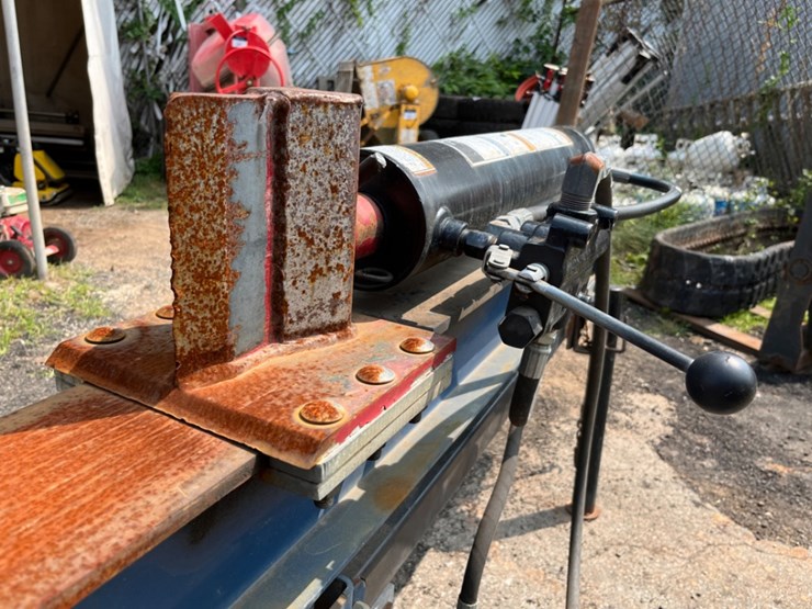 iron-and-oak-26-ton-vertical-horizontal-log-splitter-image-4