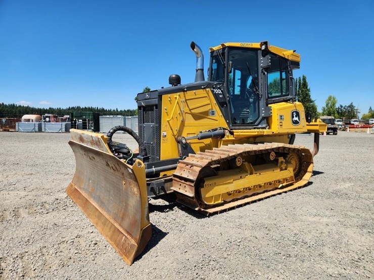 2023-deere-700l-image-1