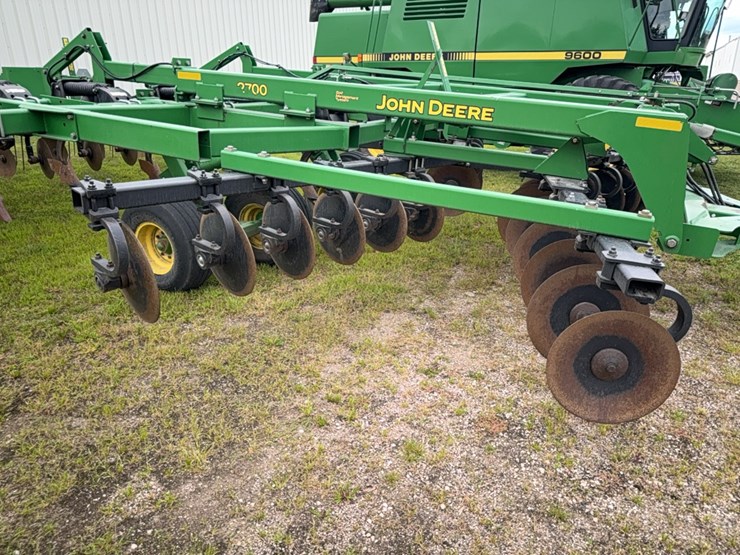 john-deere-2700-image-5
