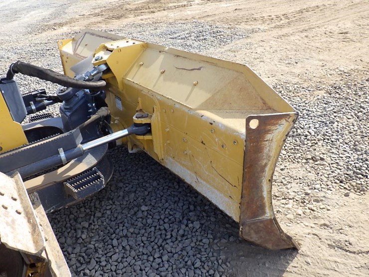 2019-deere-450k-lgp-image-12