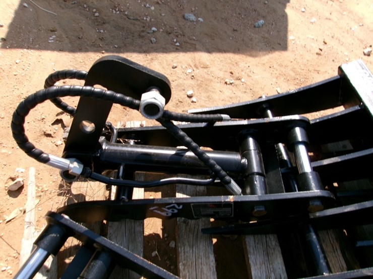 (1)-hyd-thumb-f/-mini-excavator-image-1