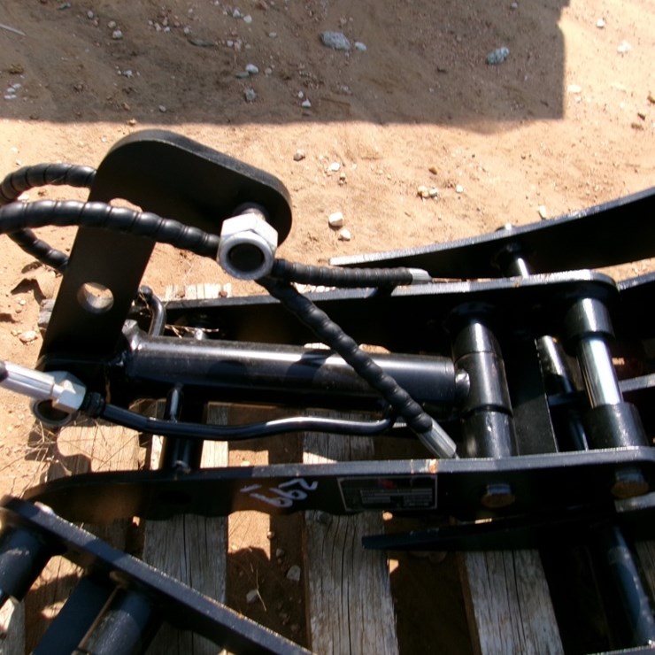 (1) HYD THUMB F/ MINI EXCAVATOR