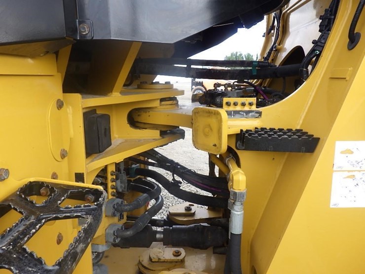 2018-caterpillar-938m-image-14