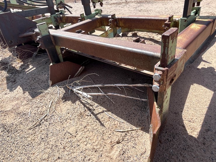 #9024-•-13'-4-row-bedder-image-10