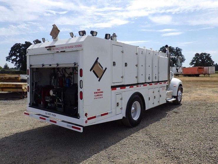 2016-peterbilt-pb337-s/a-fuel-&-lube-truck-image-4