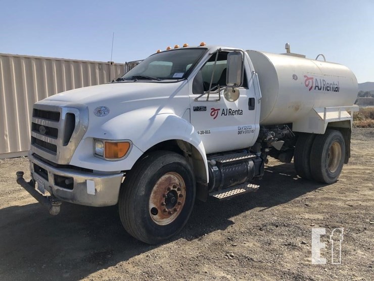 2011-ford-f750-image-1