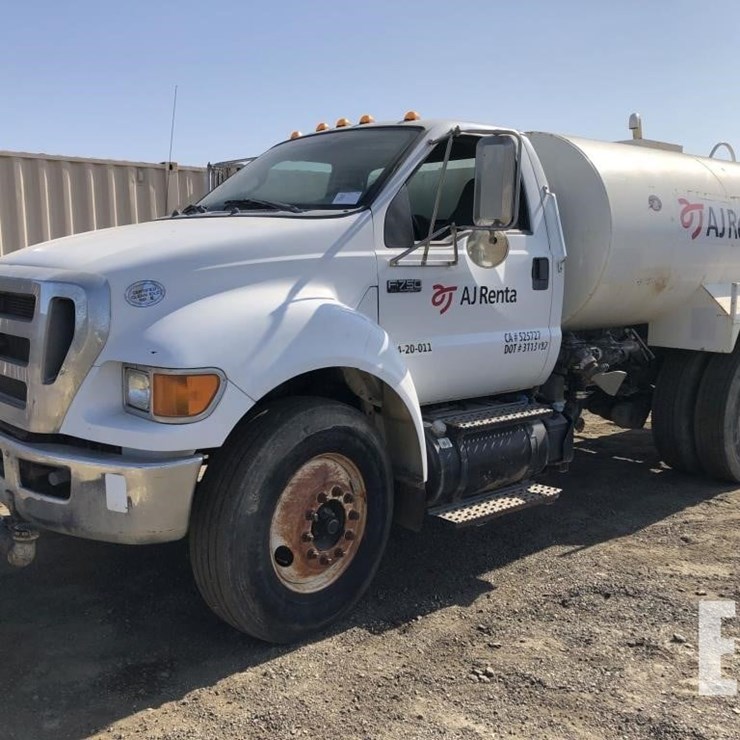 2011 FORD F750