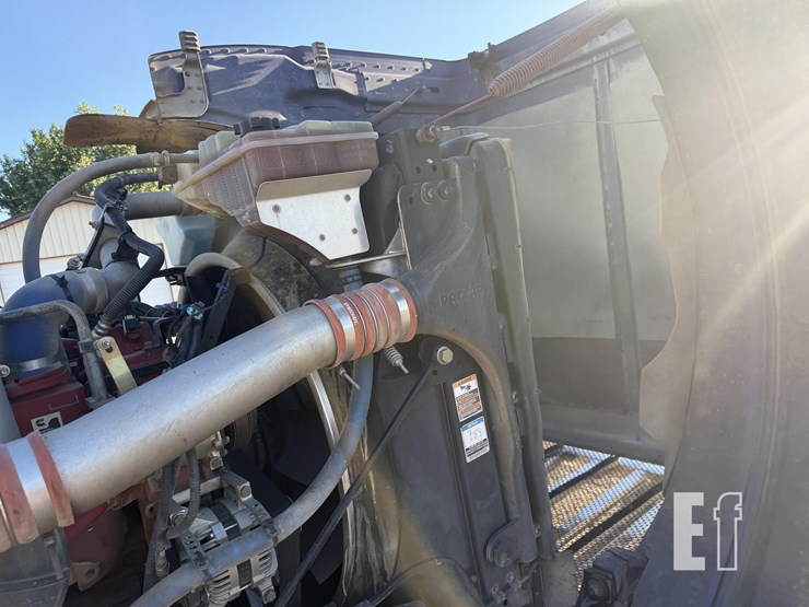 2021-peterbilt-389-image-34