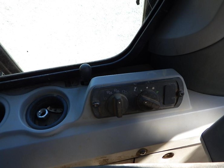 2012-caterpillar-d7e-image-38