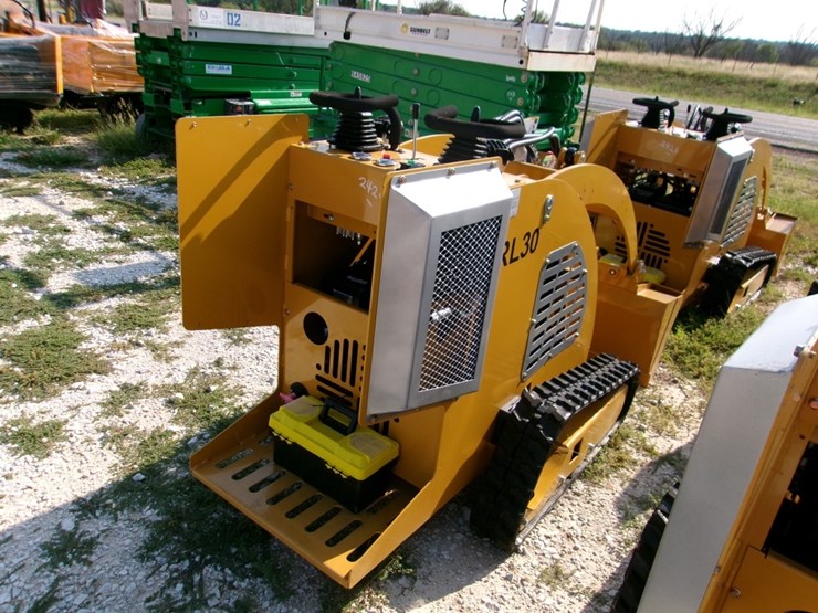 irl-30-mini-skid-steer-image-2
