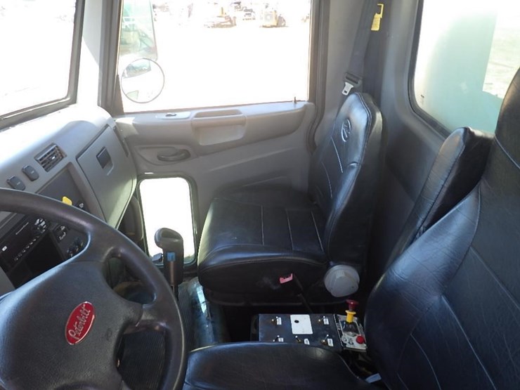 2015-peterbilt-pb348-16'-t/a-water-truck-image-26