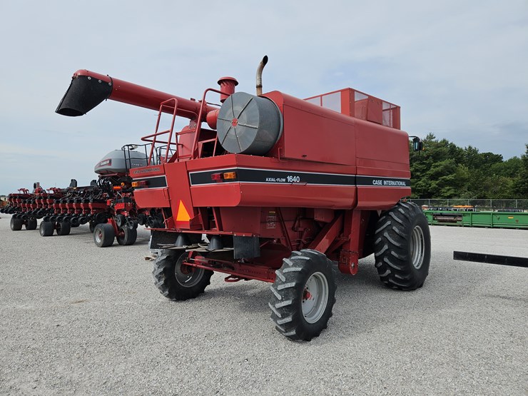 1992-case-ih-1640-image-17