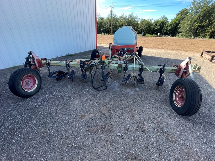 #9020-•-custom-4-row-liquid-fertilizer-applicator-w/pup-tank-image-61