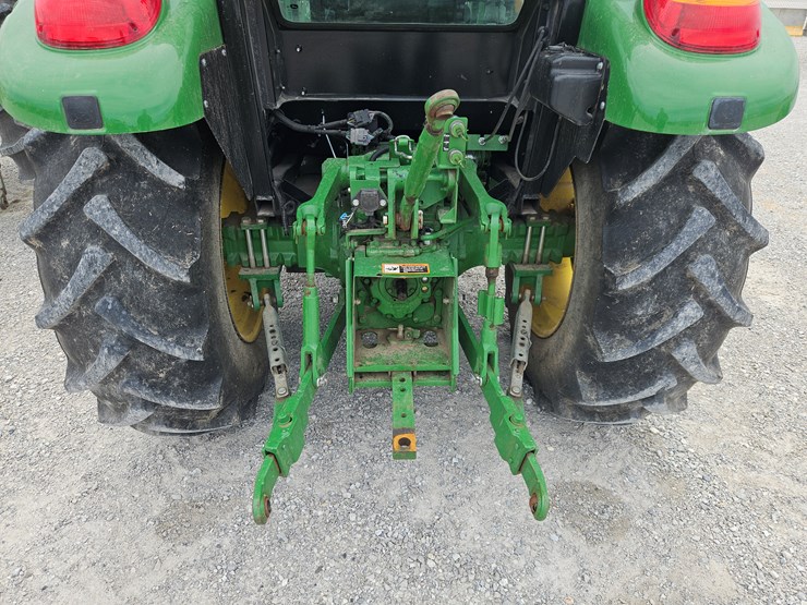 2019-john-deere-5065e-image-12
