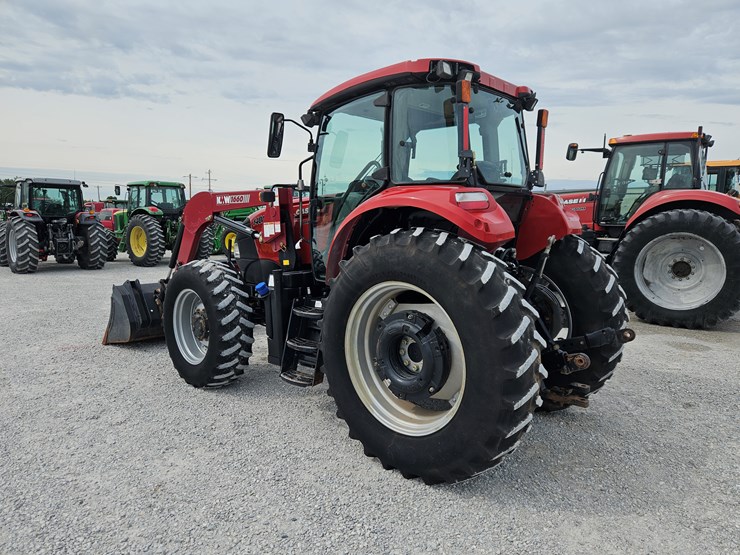 2015-case-ih-farmall-140a-image-14