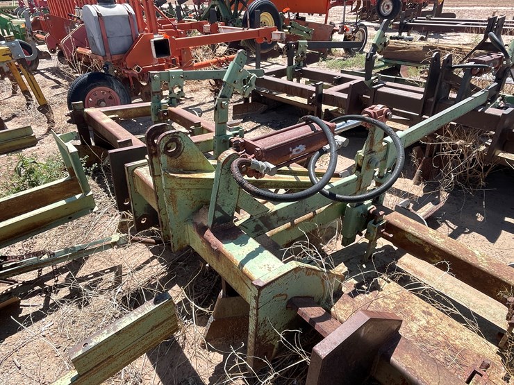 #9045-•-darbyshire-3-pt,-4-row-bedding-unit-image-16
