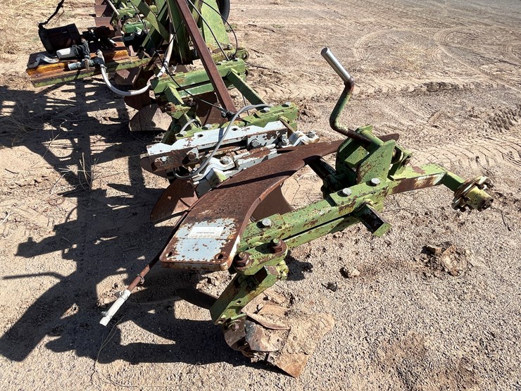 #9102-•-custom-3-pt-chisel-tillage-unit-with-poly-drum-image-2