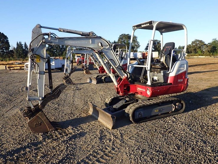 2020-takeuchi-tb230-image-1
