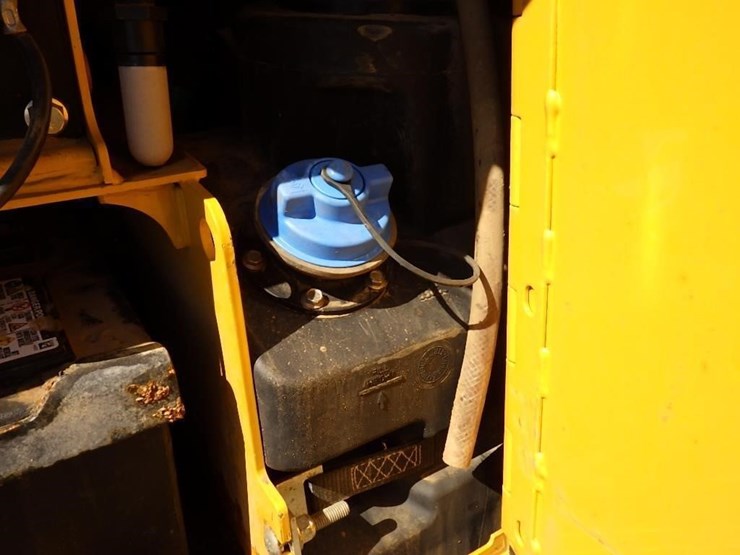 2021-deere-550k-image-24