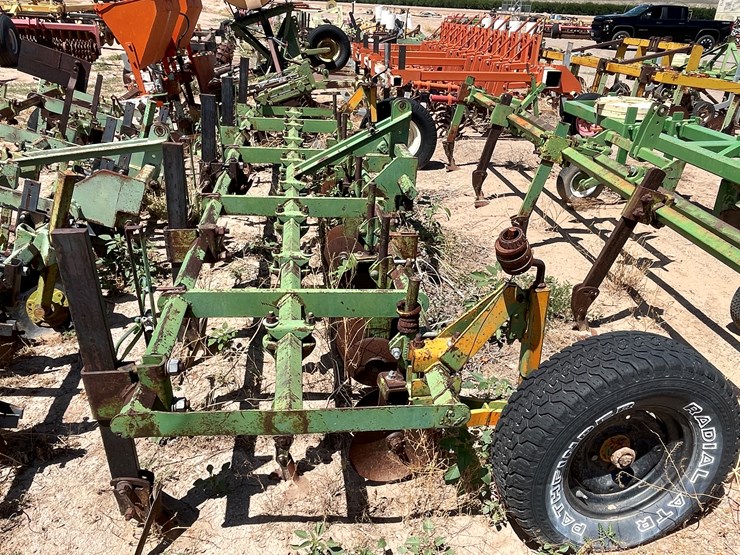 #9106-•-3-pt-field-cultivator,-4-row-custom-w/gallina-units-image-23