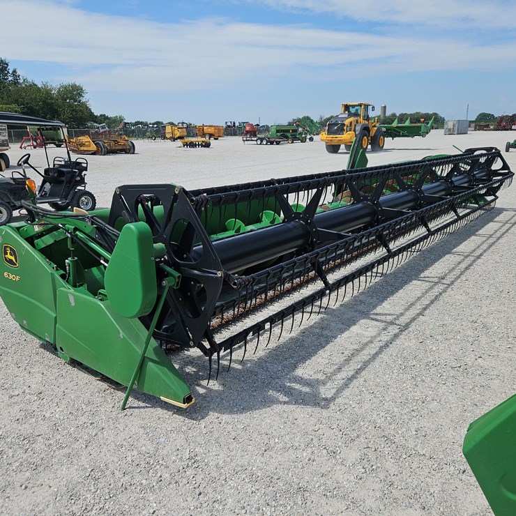 2011 JOHN DEERE 630F