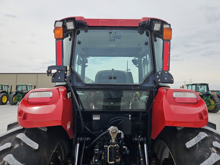 2015-case-ih-farmall-140a-image-16