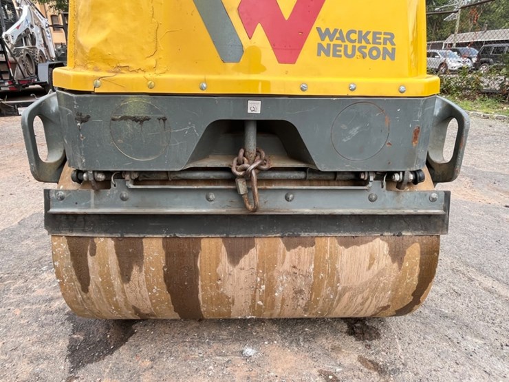 wacker-neuson-rd12-ashpalt-ride-on-roller-image-5