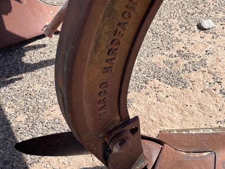 #9027-•-custom-3-pt-8-row-hiller-image-12
