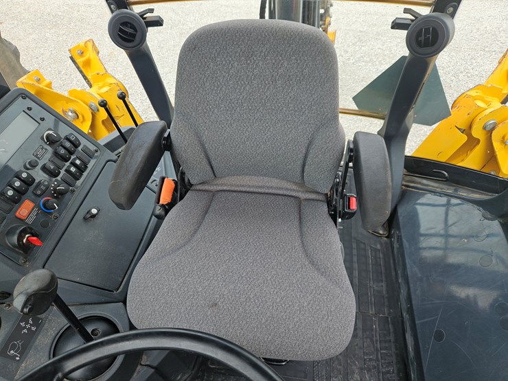 2018-deere-310l-image-22