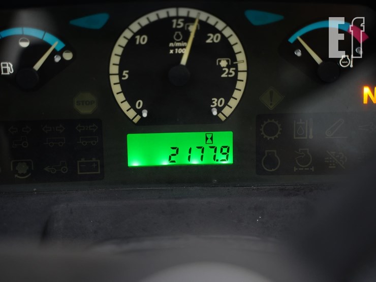 2013-john-deere-5100e-image-40