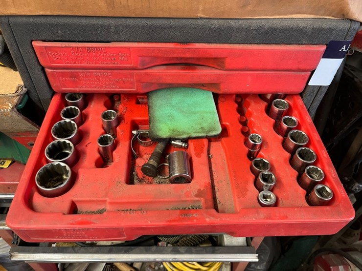 group-of-(2)-tool-chests-w/-contents-image-3