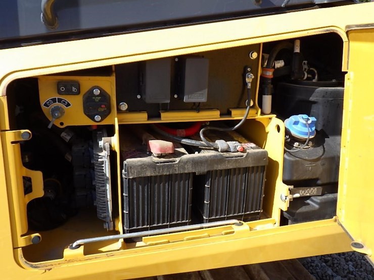 2019-deere-450k-lgp-image-21