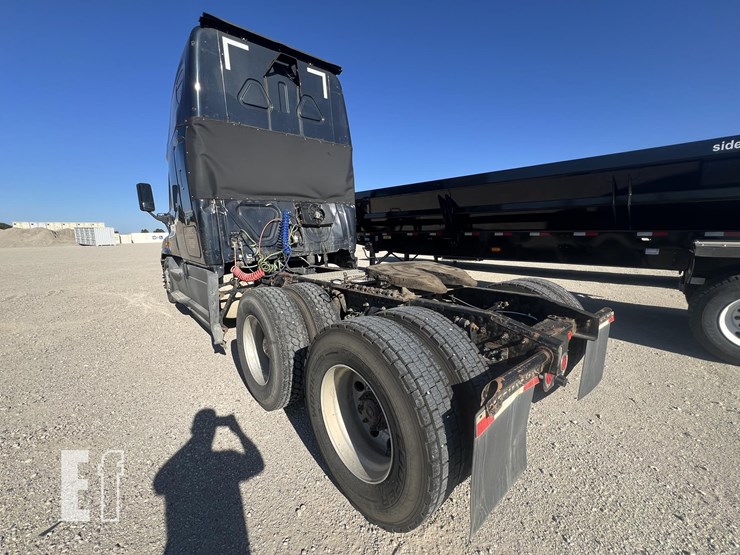 2018-freightliner-cascadia-125-image-10
