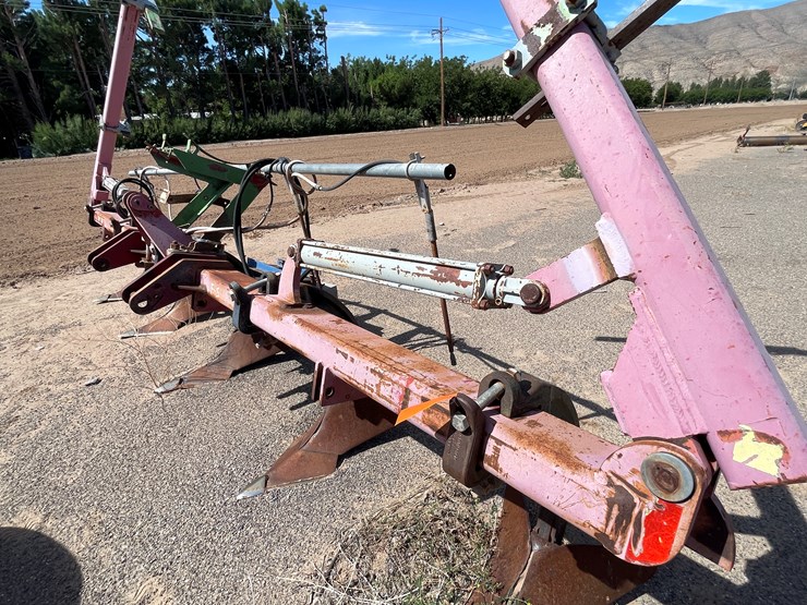 #9027-•-custom-3-pt-8-row-hiller-image-6