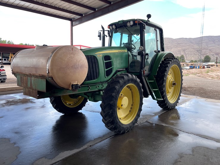 john-deere-7230-premium-image-1