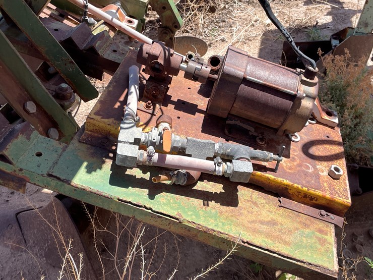 #9102-•-custom-3-pt-chisel-tillage-unit-with-poly-drum-image-16