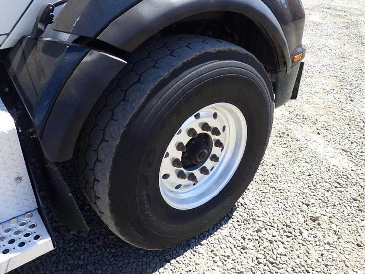 2017-kenworth-t880-image-51