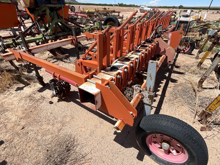 #9101-•-3-pt-field-cultivator,-4-row-custom-w/gallina-units-image-35