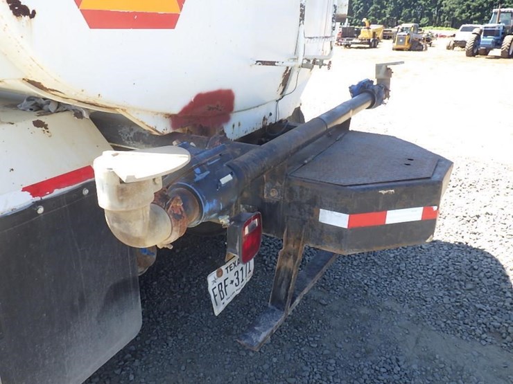 2015-peterbilt-pb348-16'-t/a-water-truck-image-10