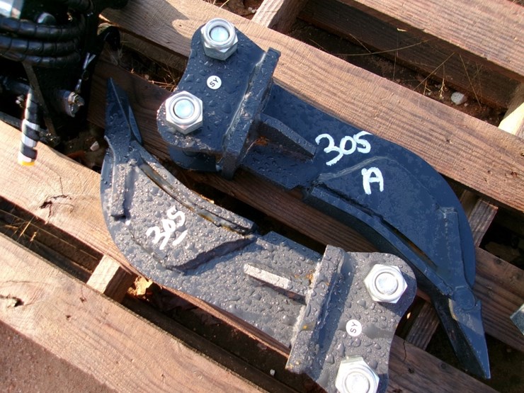ripper-f/-mini-excavator-image-1