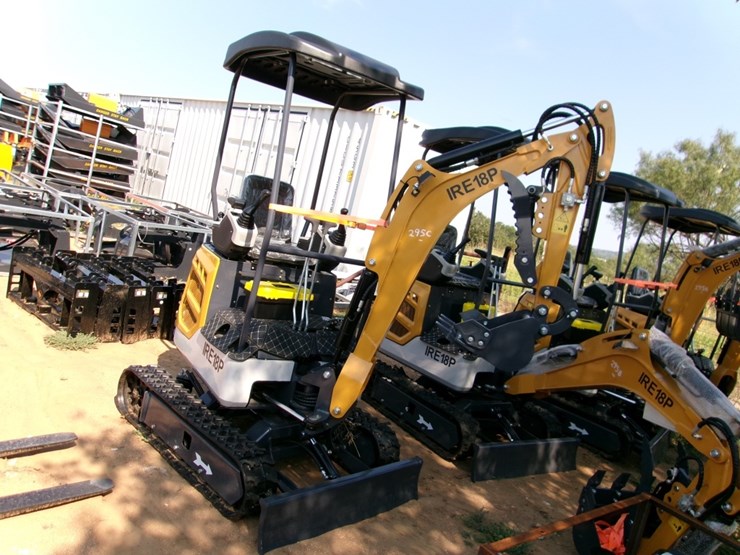 ire-18p-mini-excavator-image-1